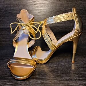 Pour La Victoire "Shanna" Gold Heels 8.5